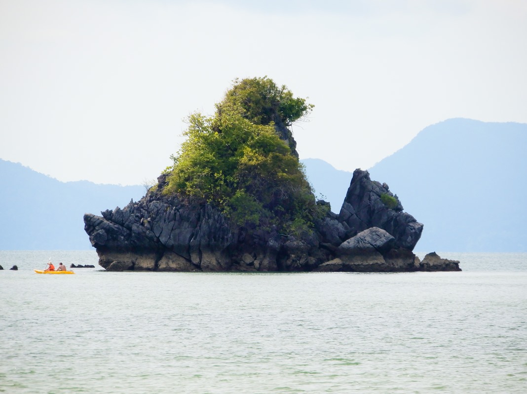 Islote al frente Tanjung Rhu