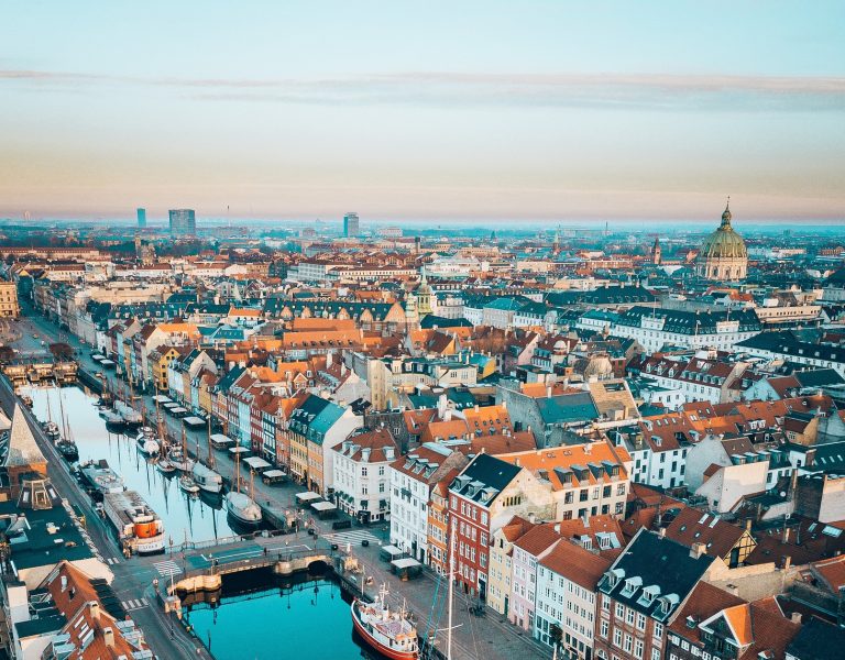 Conoce los Requisitos Working Holiday Dinamarca Chile 2025