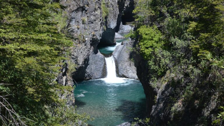 Sendero El Bolsón – Parque Inglés: Guía Completa del Parque Nacional Radal Siete Tazas