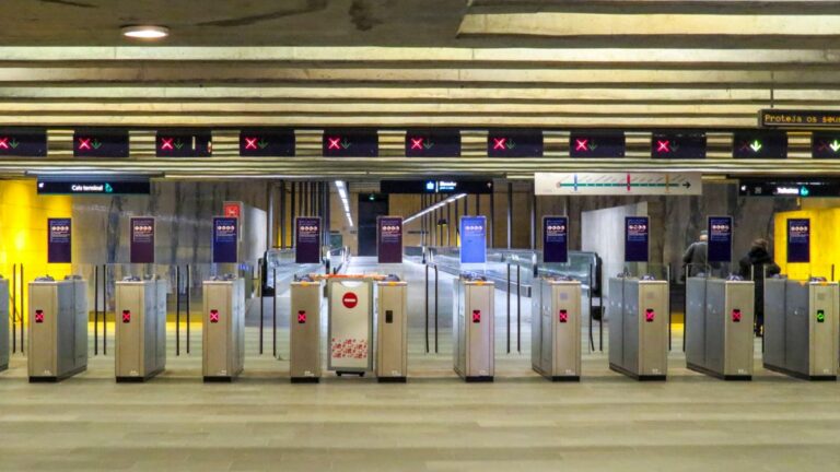 Complete Guide: 7 Colinas Card and Viva Viagem of Lisbon 2025