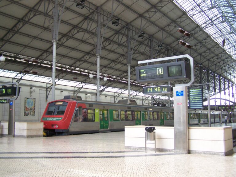 Cómo ir de Lisboa a Sintra: La Guía Definitiva 2025